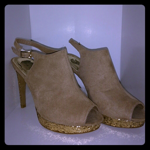 Rampage Shoes - Gorgeous gold glitter peep toe heels! Size 8